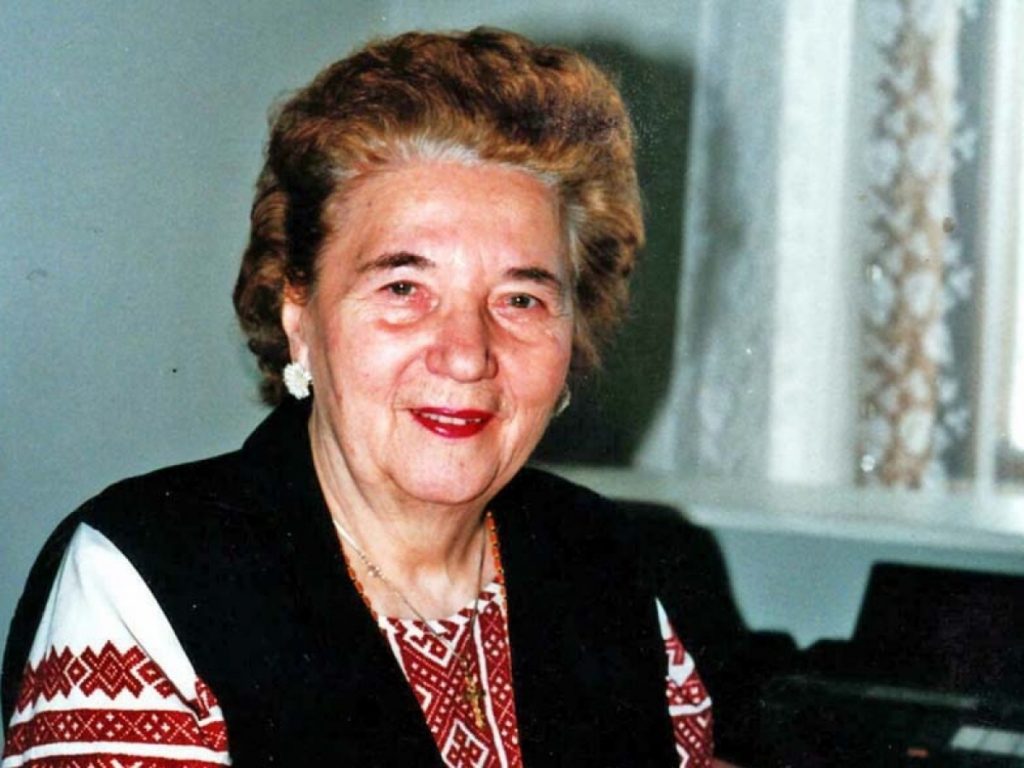 слава стецько