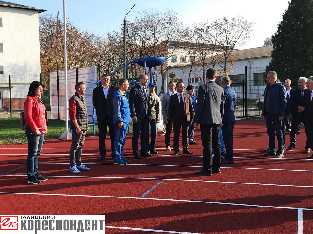 Відомий спортсмен Сергій Бубка відвідав стадіон ІФНТУНГ