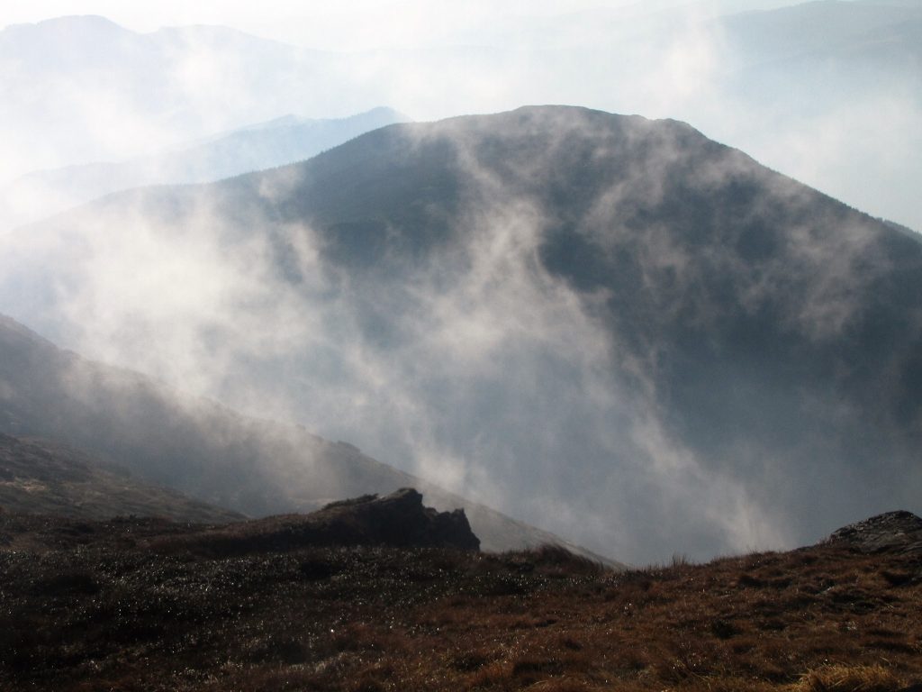 Унікальне явище: в Карпатах помітили гірську примару (фоторепортаж)