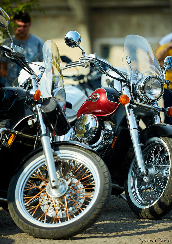 У Франківську понад 200 мотоциклістів та байкерів закрили мотосезон (фоторепортаж)