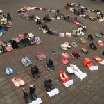 286 пар взуття: на Вічевому майдані створили інсталяцію, аби привернути увагу до домашнього насильства
