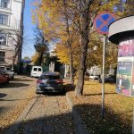 Паркування на тротуарах, пішохідних переходах та газонах: у Франківську фіксують чимало авторагулів