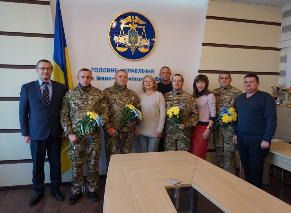 податківці