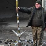 Прикарпатські "едельвейси" створили новорічну ялинку із боєприпасів, що прилетіли від московських окупантів: фоторепортаж