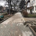 В Івано-Франківську триває ремонт дворів