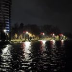У Івано-Франківську завершують освітлення міського озера