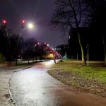 У Івано-Франківську завершують освітлення міського озера