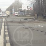 Знесена електроопора та розбиті автівки - наслідки аварії у Ямниці: фото