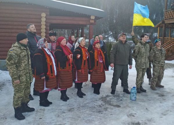 Прикарпатські ветерани АТО передали волонтерам заколядовані гроші: фото