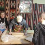 Волонтери з Яремчанщини наліпили для наших бійців дві тисячі вареників: фото