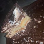 Франківчанка придбала у магазині популярної кондитерської мережі зіпсутий торт із різким запахом: фото