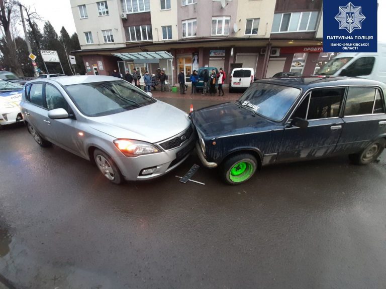 В Івано-Франківську 16-річний водій вчинив ДТП