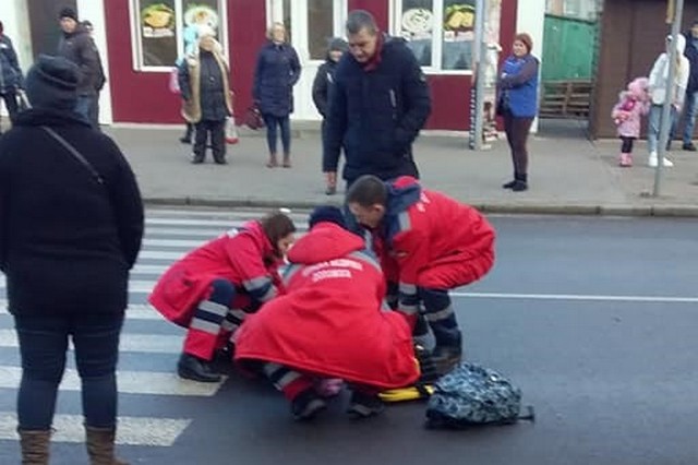 У Яремче під колеса автівки потрапила школярка