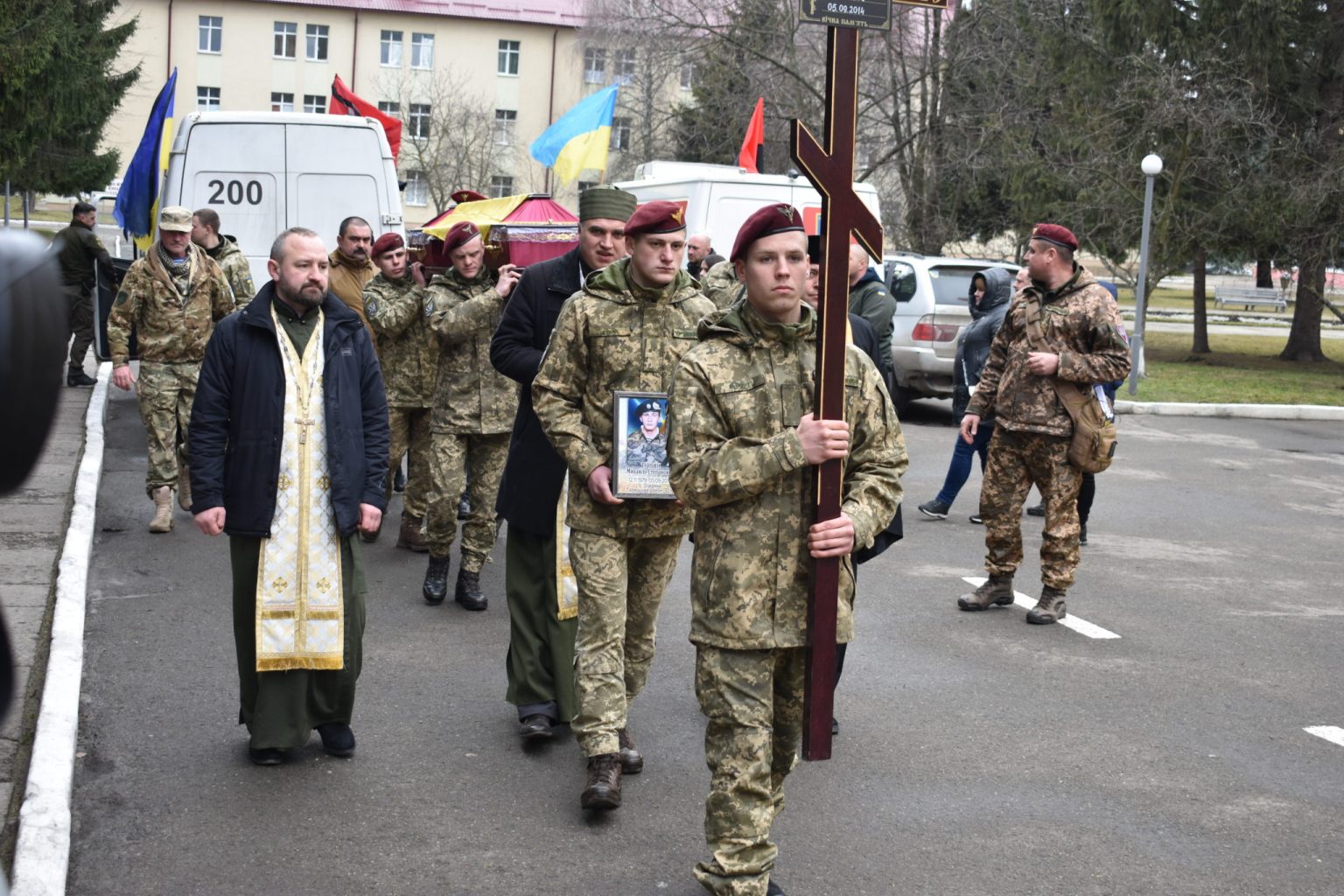 Сьогодні на Прикарпатті, у рідному селі, прощатимуться із загиблим героєм-десантником