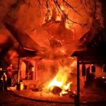 На Закарпатті загорілась дерев’яна церква, пожежу гасили 5 годин: фото