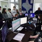 Поліцейські показали франківським студентам, як працюють інспектори "102" і диспетчери: фото