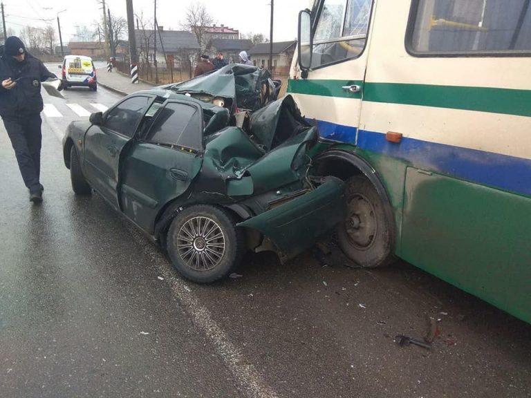 Поліцейські склали адмінпротоколи через ДТП у Ямниці і Пістині: фото