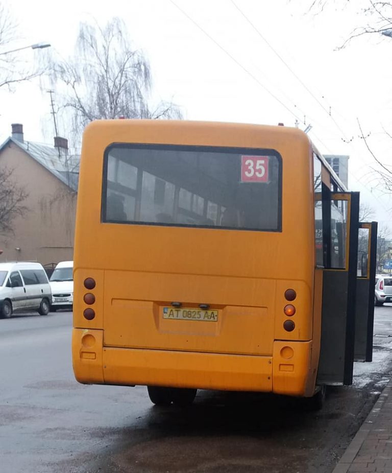 У Івано-Франківську водій вигнав з маршрутки дитину