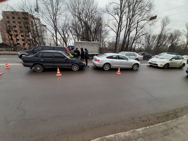 В Івано-Франківську через ДТП на Галицькій утворились затори