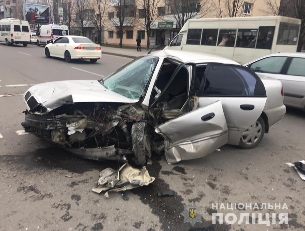 В Калуші зіткнулися дві іномарки - обидвох водіїв госпіталізовано