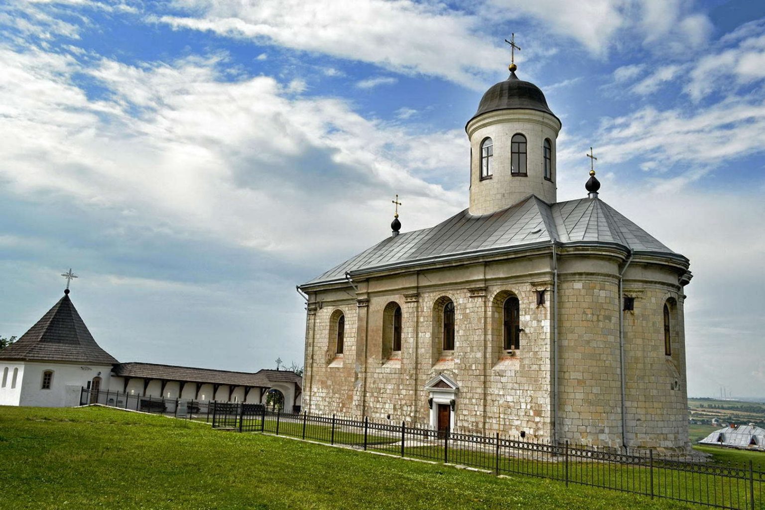 Прикарпатські депутати звернулися до ВР з проханням зберегти Галичу статус міста