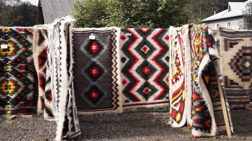У Косові виготовляють ліжники та килими за стародавньою технологією: відео