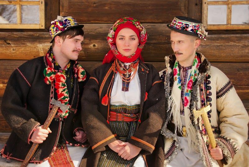 Якими були модні зимові луки на Гуцульщині сотню років тому: фото та відео