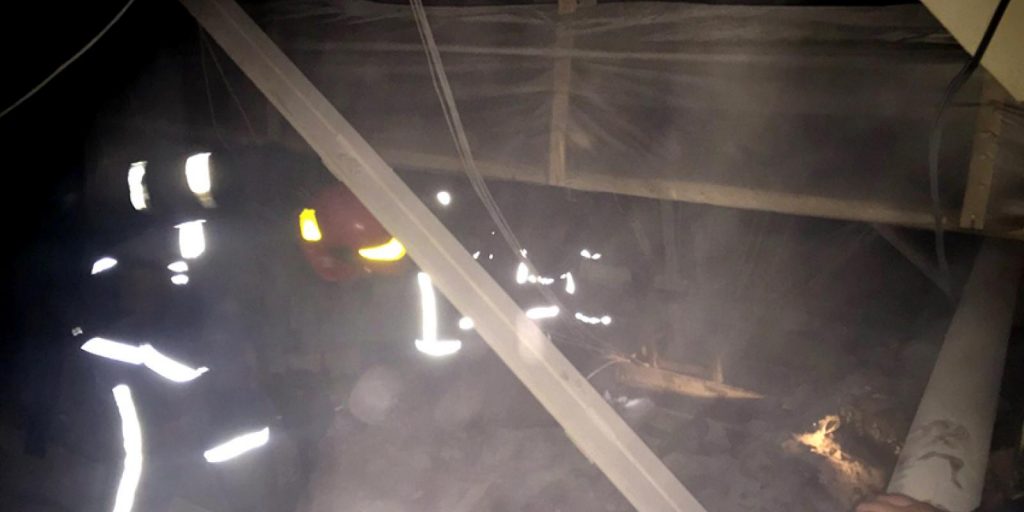 Франківським пожежникам вдалося врятувати із пожежі безхатченка, яку той влаштував на горищі по вулиці Гаркуші