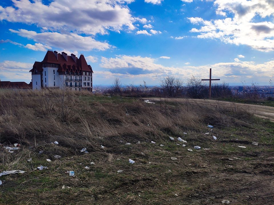 Відомий франківський фотограф показав рясно вкритті сміттям схили Вовчинецьких гір