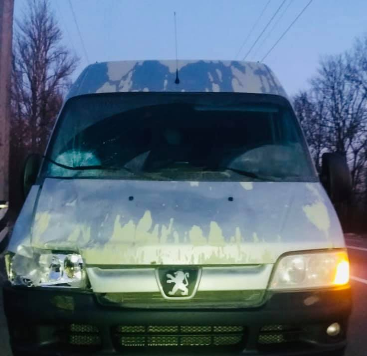 В передмісті Івано-Франківська, під колесами мінівена, загинув 37-річний пішохід