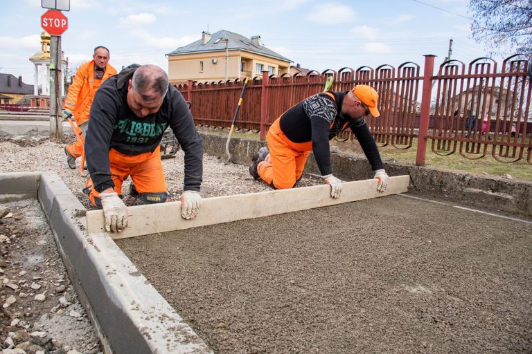 В передмісті Івано-Франківська облаштовують вулицю Січинського