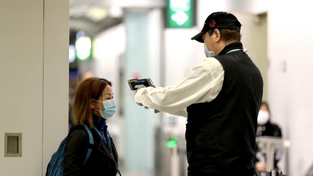 У Івано-Франківську вимірюватимуть температуру відвідувачам магазинів