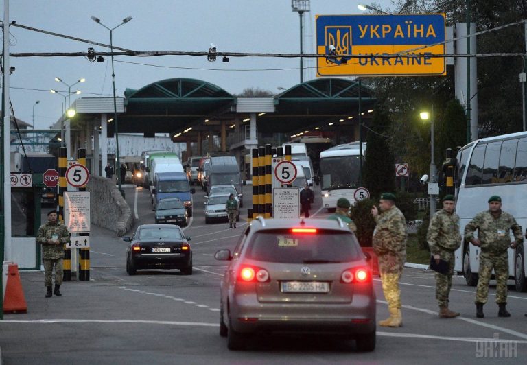 Протидія поширенню вірусу: жителів Франківська закликають повідомляти про прибуття з-за кордону