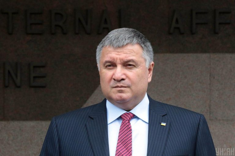 Арсен Аваков грав в онлайн-гру "Ферму" під час засідання уряду: відео