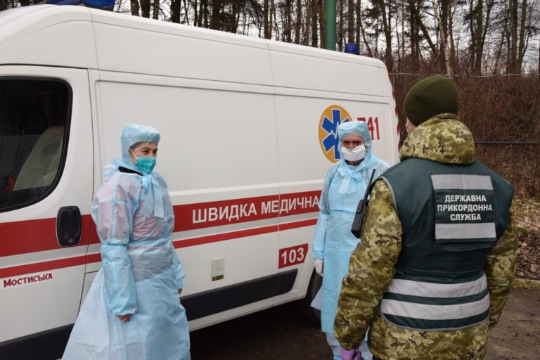 Сьогодні до кінця дня Україна закриє свої кордони для пасажирських перевезень - не впускатимуть навіть своїх громадян