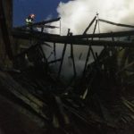 В мережі з'явились фото із місця нічної пожежі деревообробного цеху у Верховині