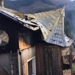 На Франківщині родина із двома дітьми, через пожежу, залишилась без даху над головою та просить про допомогу
