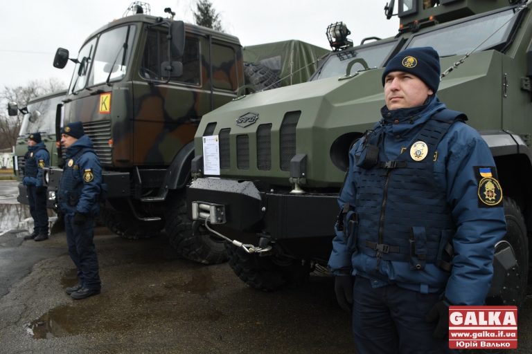 Прикарпатські нацгвардійці показали своє озброєння та спецтехніку