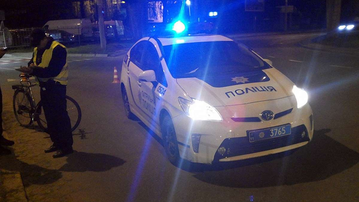 В нічному Івано-Франківську іномарка збила велосипедиста