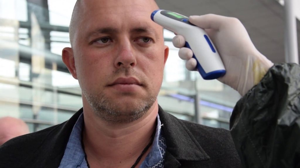 До приміщення франківського Будинку правосуддя , судова охорона пропускатиме лише тих відвідувачів, хто погодиться виміряти температуру