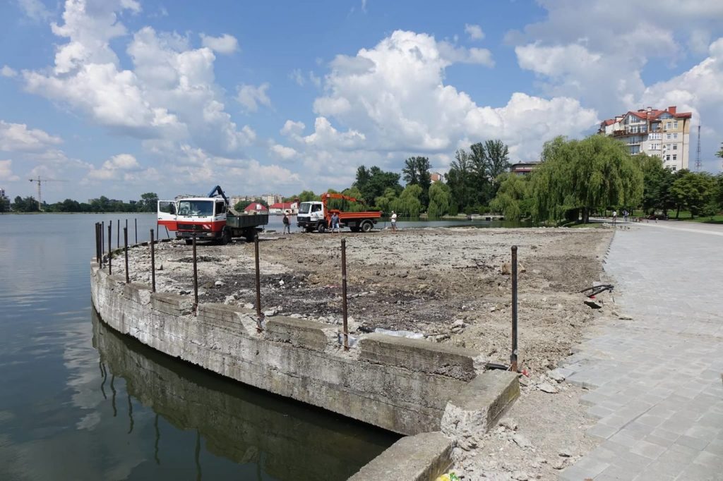 Бездонне озеро - на реконструкцію головної водойми міста планують витратити ще декілька мільйонів гривень