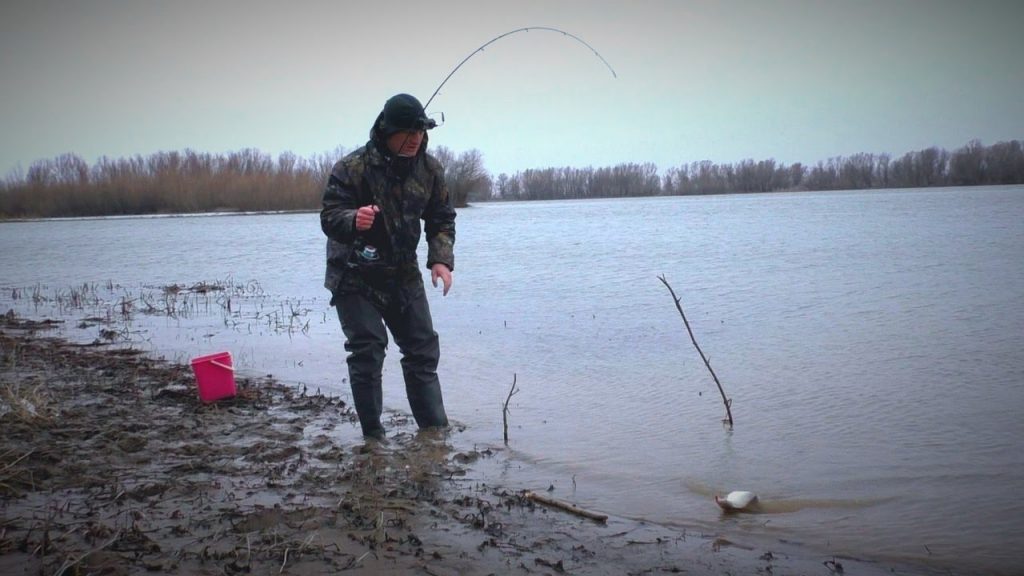 Рятувальники пильнують рибалок, які приходять до весняних водойм