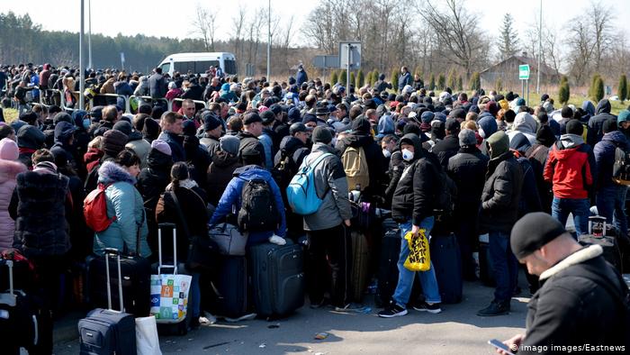 За добу кордон із Польщею пішки перетнули більше 22 тисяч українців