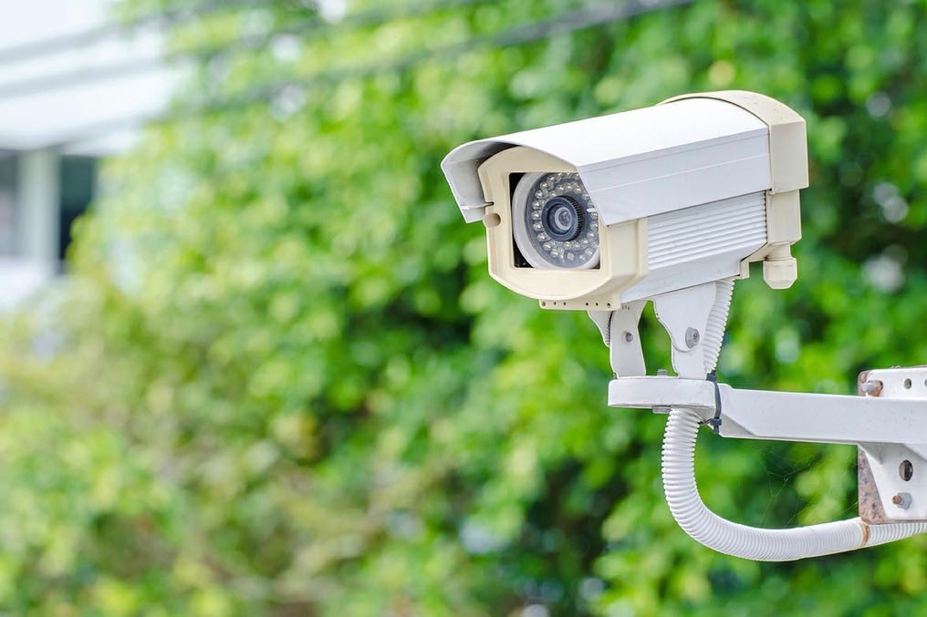 Навчальні заклади Франківська обладнують камерами відеоспостереження: відео