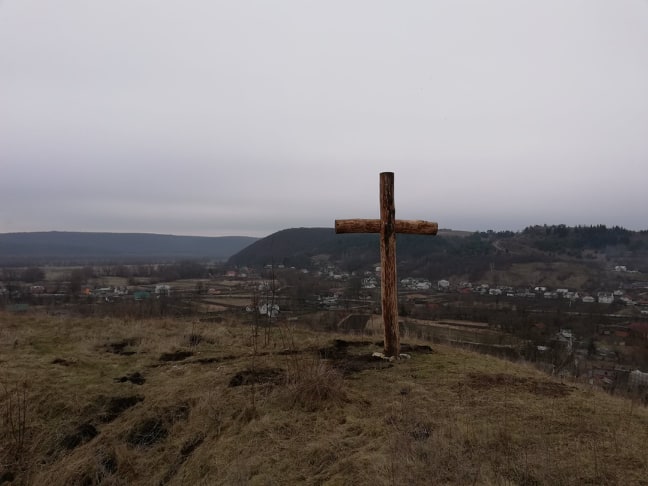 В приміських Підпечарах, за кошти міського бюджету, встановлять пам'ятний хрест