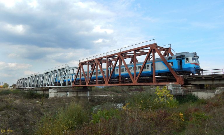 "Укрзалізниця" скасувала усі приміські поїзди