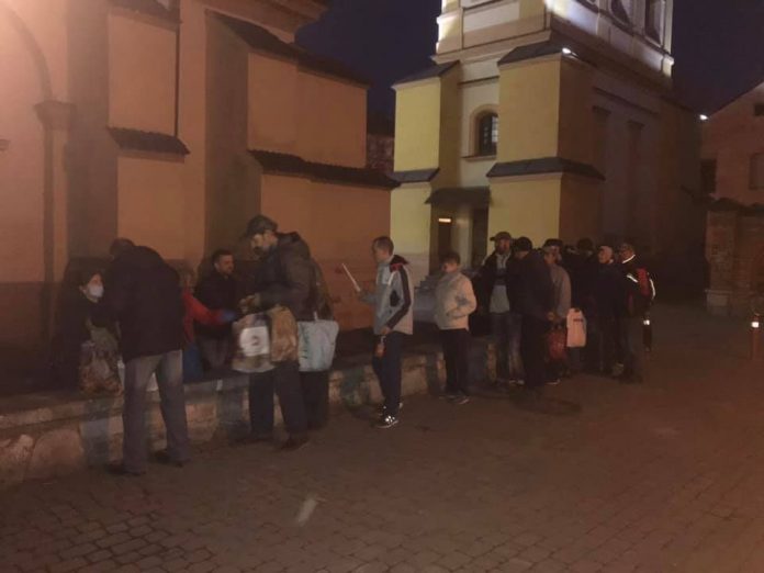 В Івано-Франківську стартував флешмоб для допомоги безхатченкам під час карантину