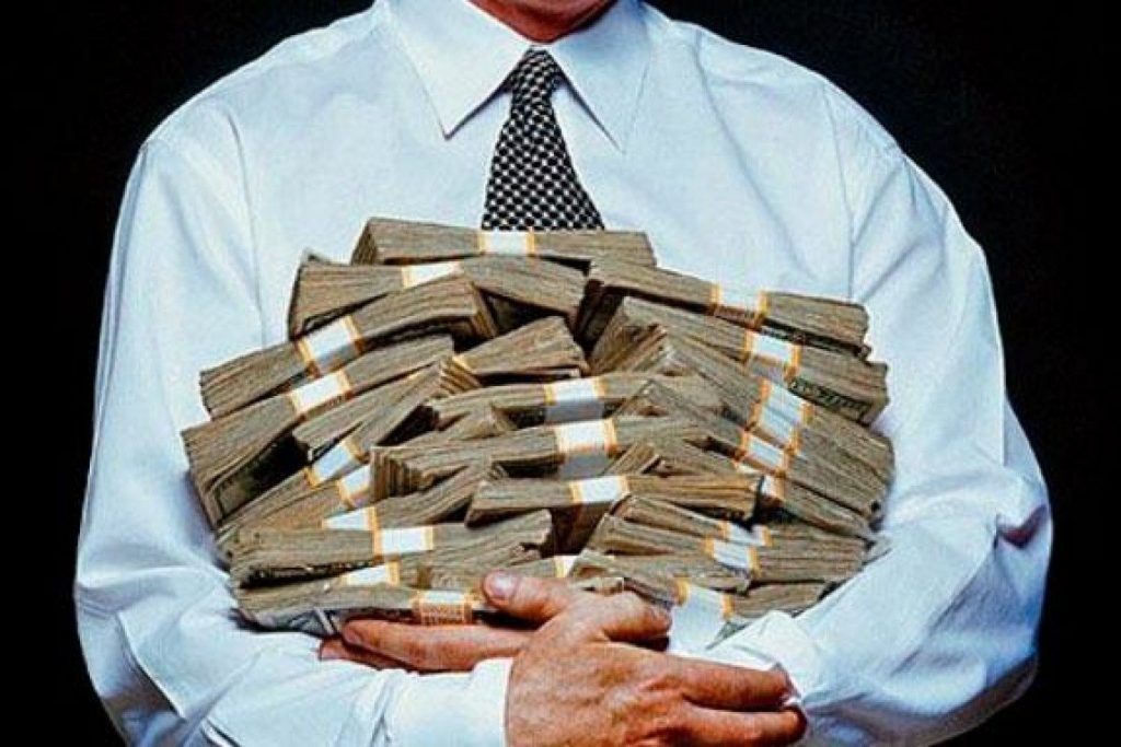 Вже семеро прикарпатців задекларували офіційний прибуток більше мільйона гривень