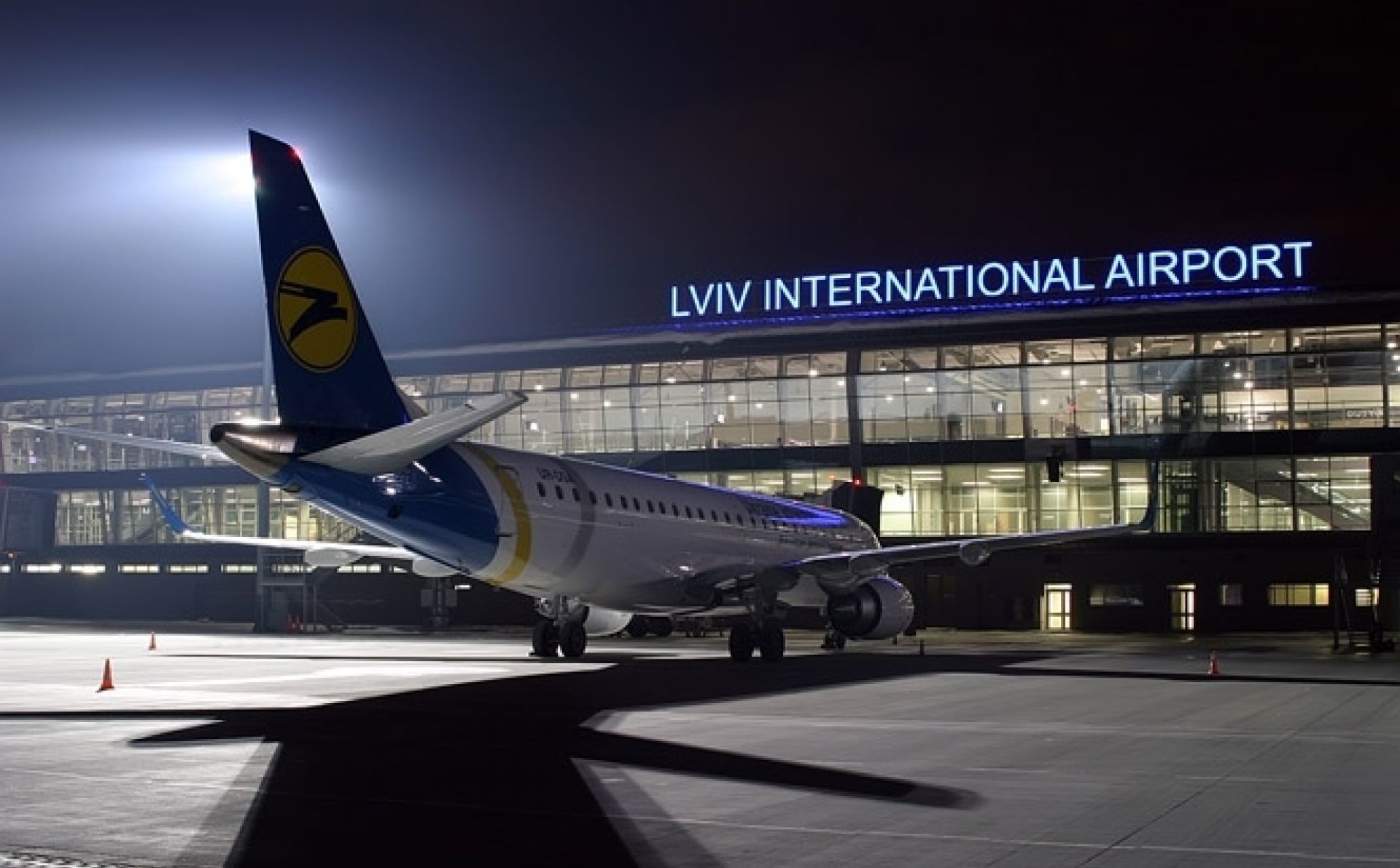 Післязавтра Україна закриває авіаційне та залізничне сполучення
