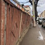 "Створюється небезпека для пішоходів",- мешканці Франківська обурені тротуаром по вулиці Мельника: фотофакт